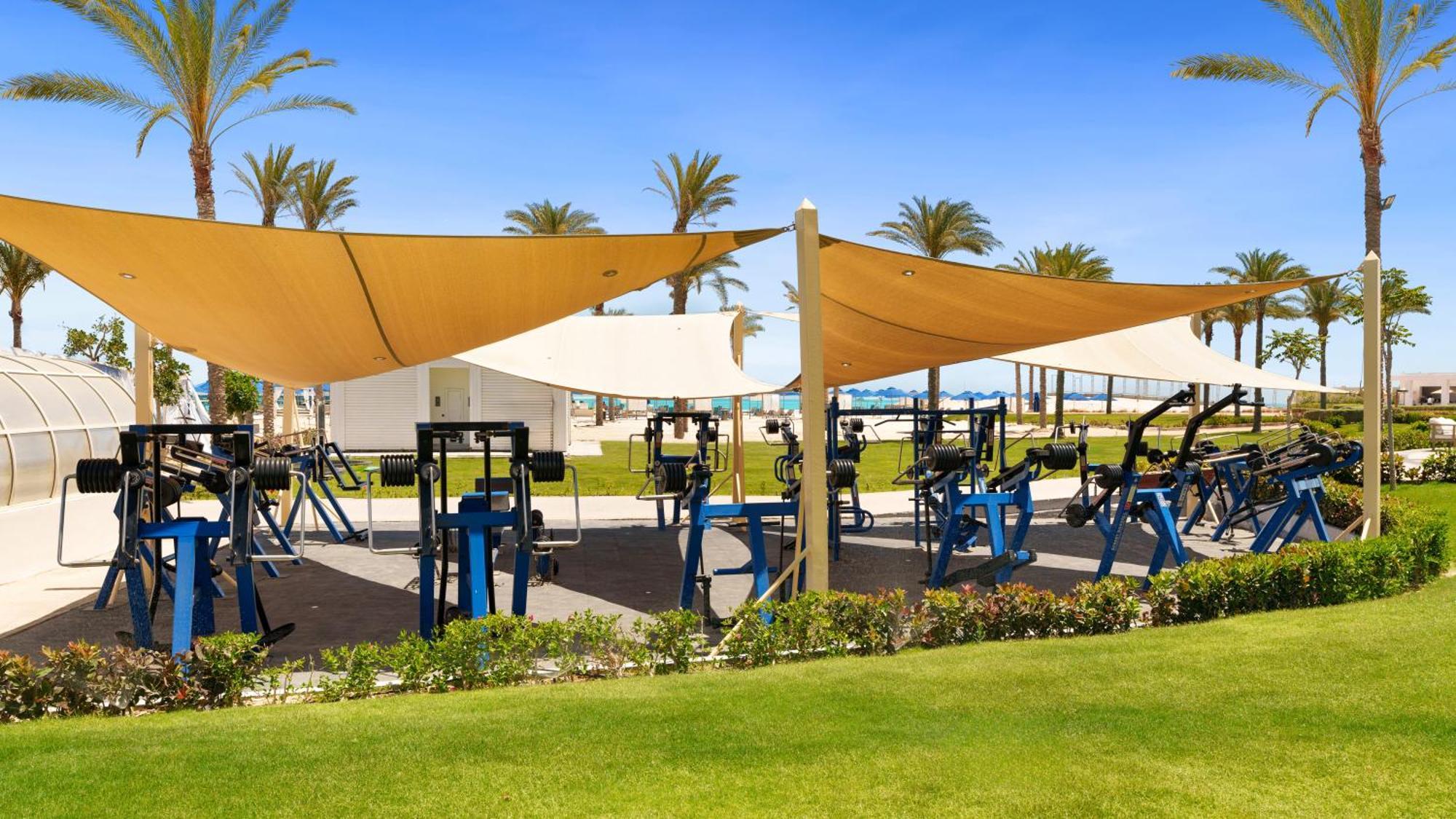 Rixos Premium Alamein เอลอาลาเมน ภายนอก รูปภาพ The outdoor gym at the resort